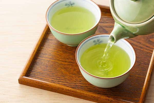 栄養Topics【温かいお茶を飲むことで緑内障リスクの低下！！】